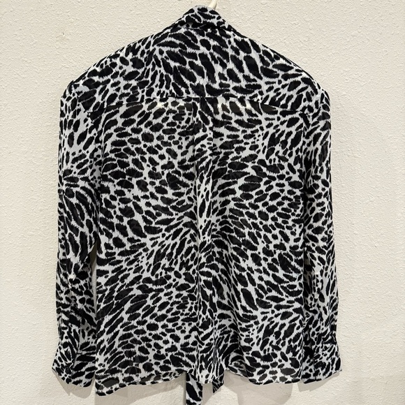 MICHAEL Michael Kors Button Down Animal Print Blouse Tie Hem Black/White Size XS - Picture 4 of 10
